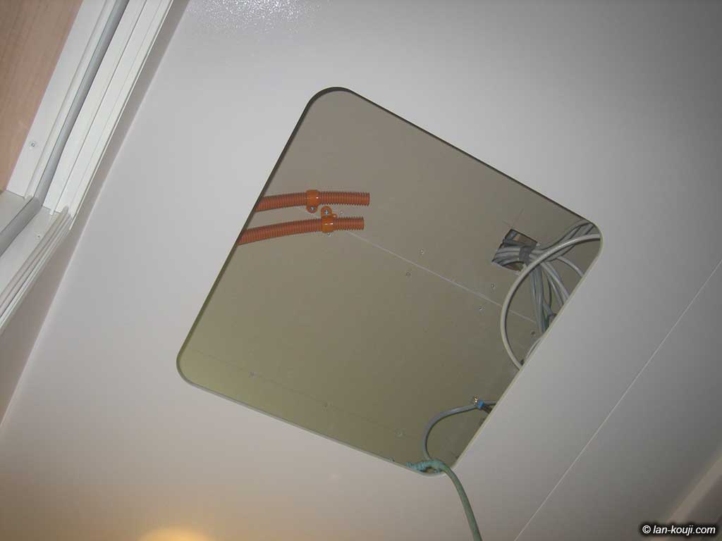 浴室天井裏の適当な位置にCD管を固定
